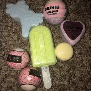 pink/ vs bath bombs